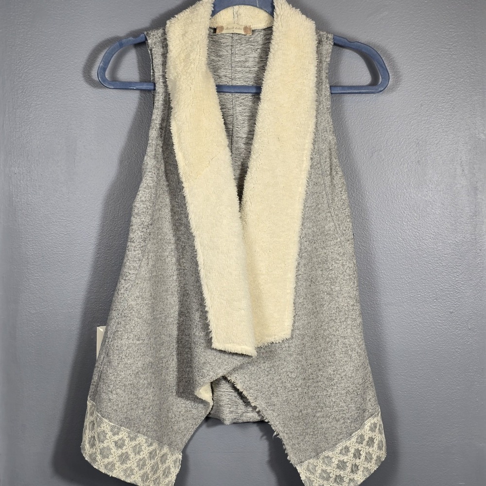 Altar'd State Vest S Gray Open Sherpa Lace Trim Cozy Boho Layering‎ Penny Lane